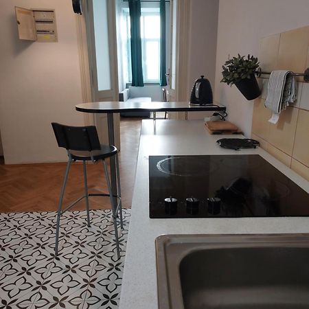 Apartment Mariacki Tower Краков Экстерьер фото